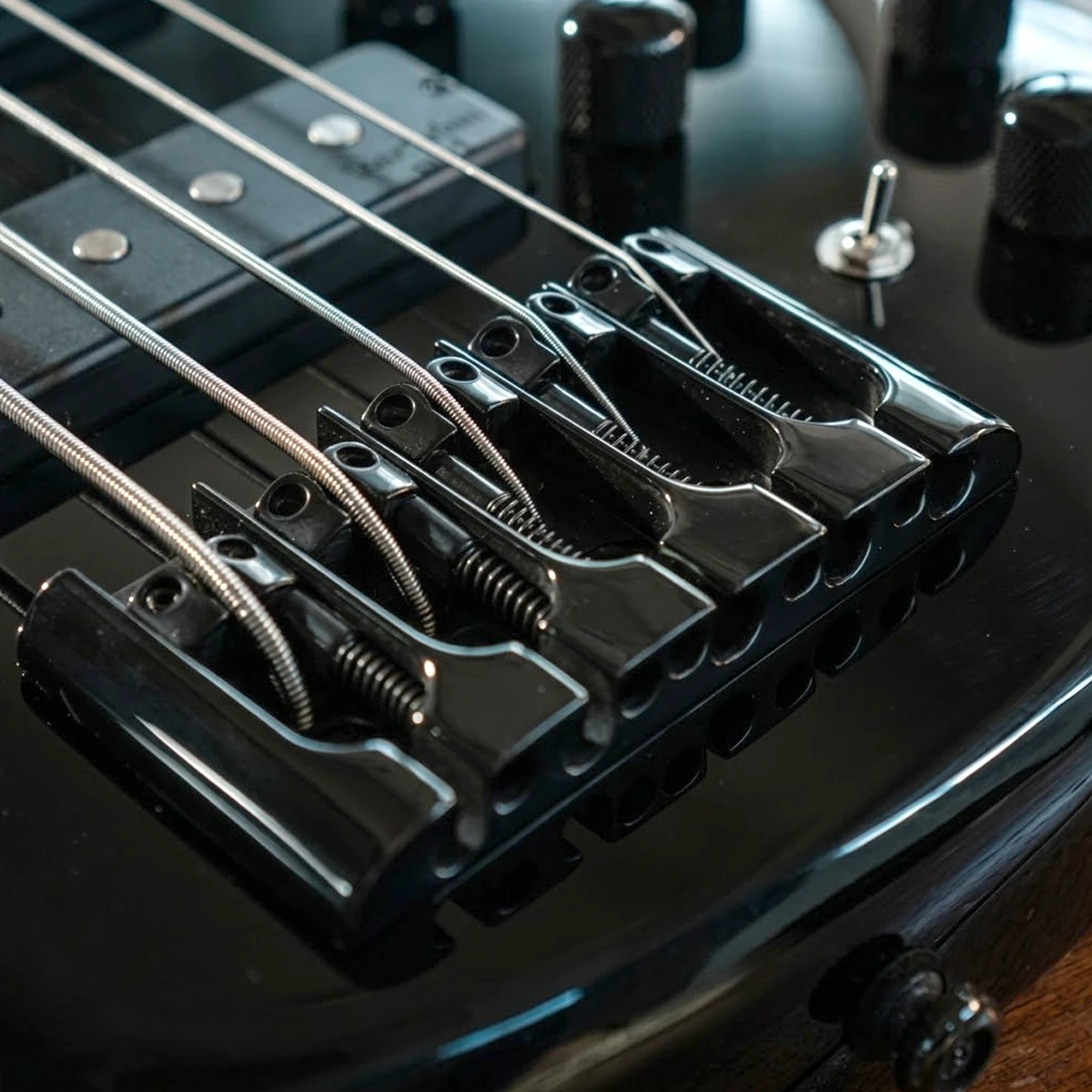 Bajo eléctrico de 5 cuerdas Cort Artisan C5 Deluxe