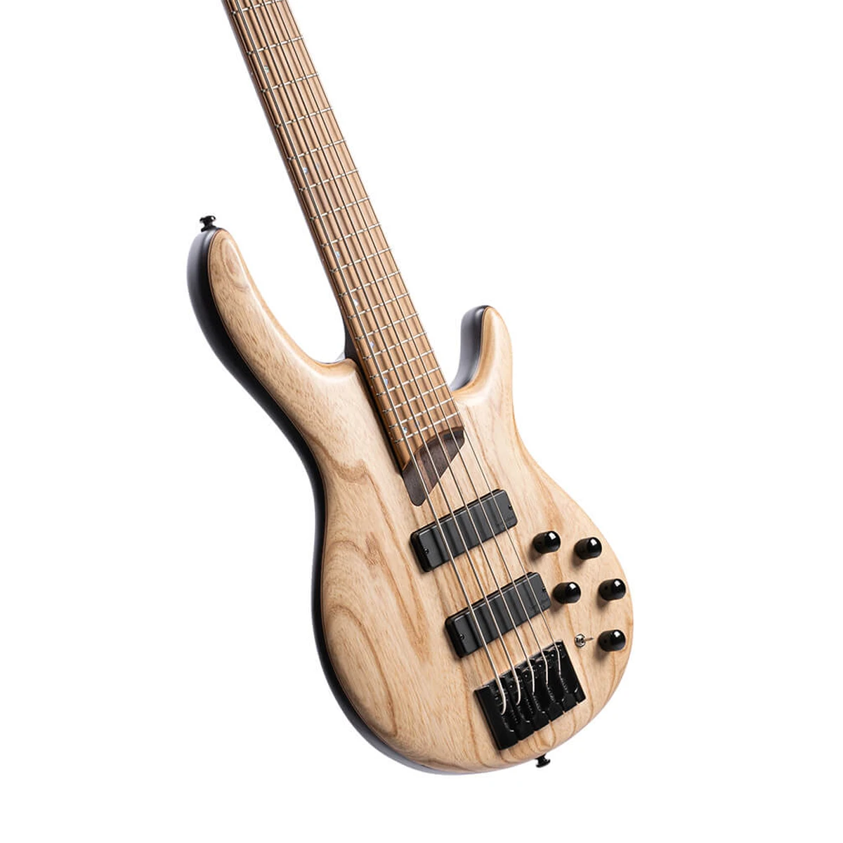 Bajo eléctrico de 5 cuerdas Cort Artisan B5 Element con pastillas Bartolini de frente.